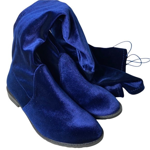 Elegant Blue Velvet Women's Shoes - Picture 1 of 9